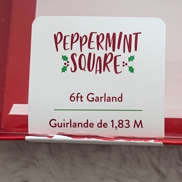 Peppermint Square Gingerbread Man Christmas Garland - Picture 11 of 14